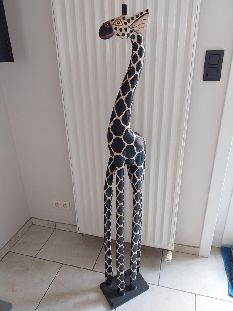 Statute en bois girafe., Enlèvement
