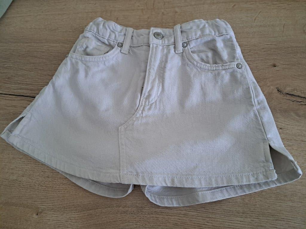 Short en jean Zara taille 134, Enfants & Bébés, Pantalon, Enlèvement ou Envoi, Comme neuf, Fille