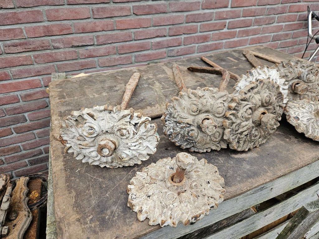 8 x gietijzeren muuranker, Ophalen, Zo goed als nieuw