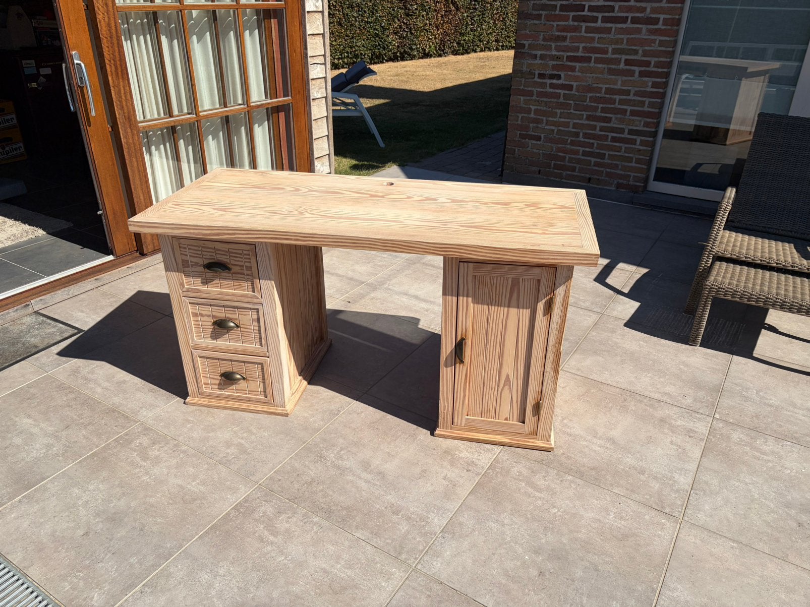 Grenen bureau, Ophalen, Zo goed als nieuw