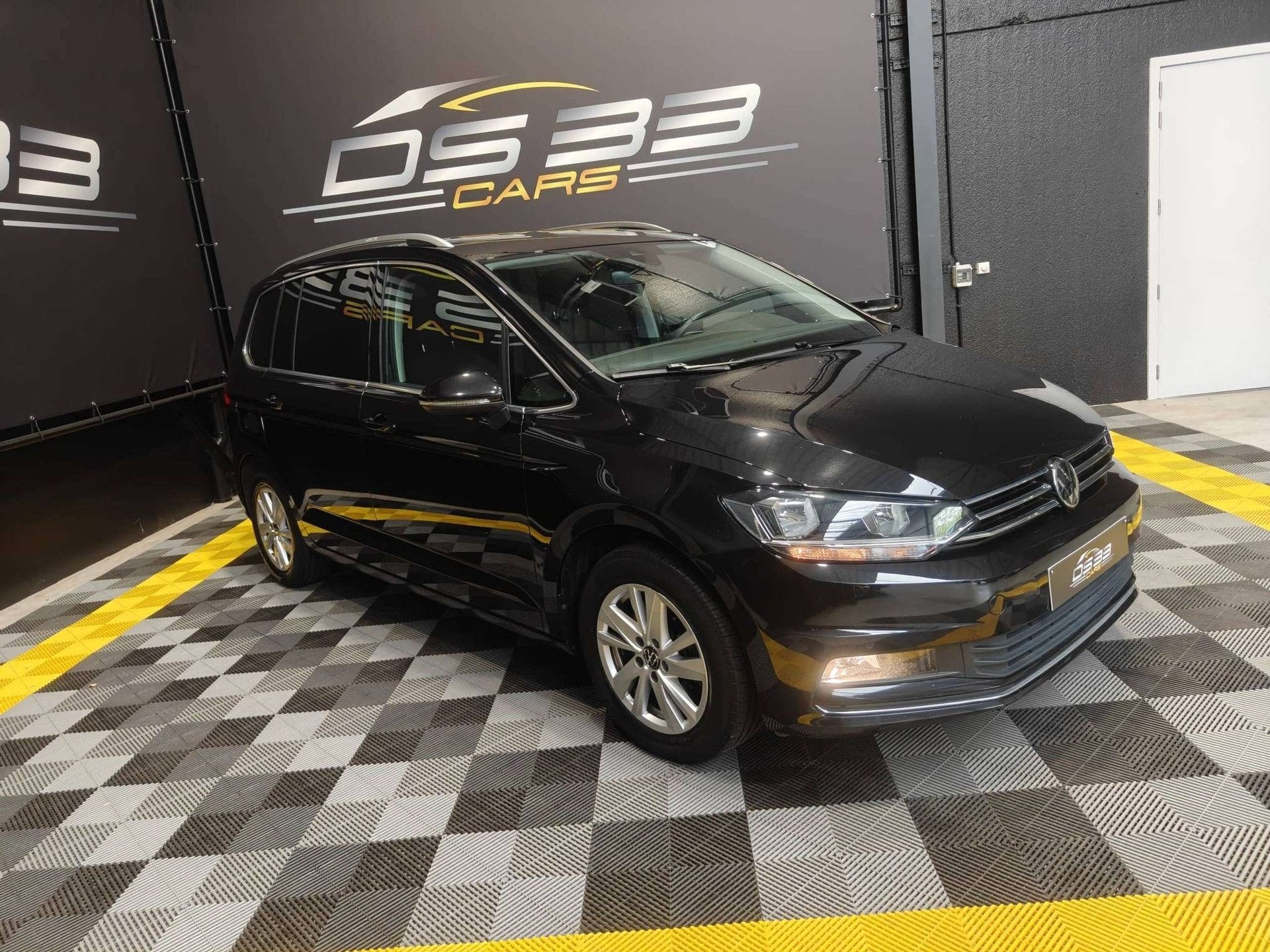 Volkswagen Touran 1.5 TSI Business 7-Zit/CAM/Trekhaak/Virtua, Automaat, Dealer onderhouden, Stof, 4 cilinders
