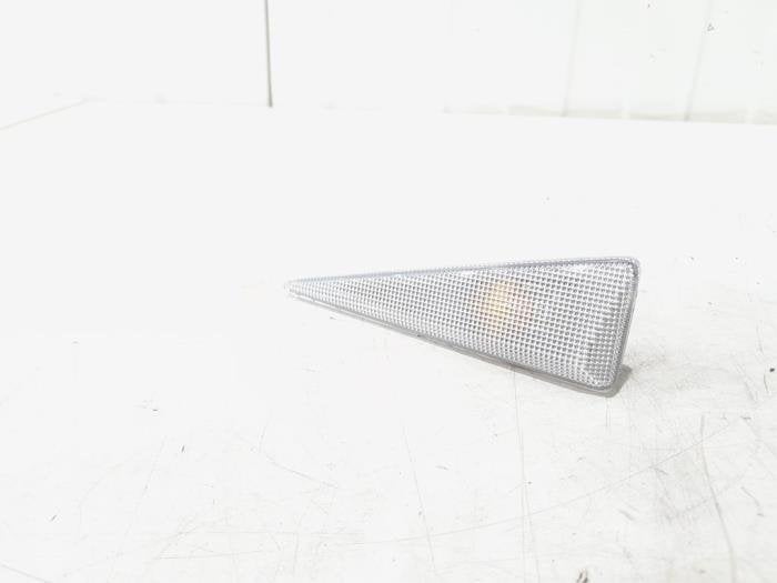 Clignotant protection avant droit d'un Renault Grand Espace, Autos : Pièces & Accessoires, Éclairage, Renault, -, 3 mois de garantie
