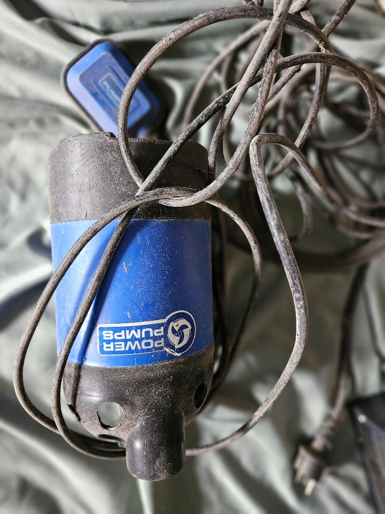 Pompe relevage vide caves, Tuin en Terras, Waterpompen, Ophalen of Verzenden, Gebruikt, Elektrisch, Overige typen