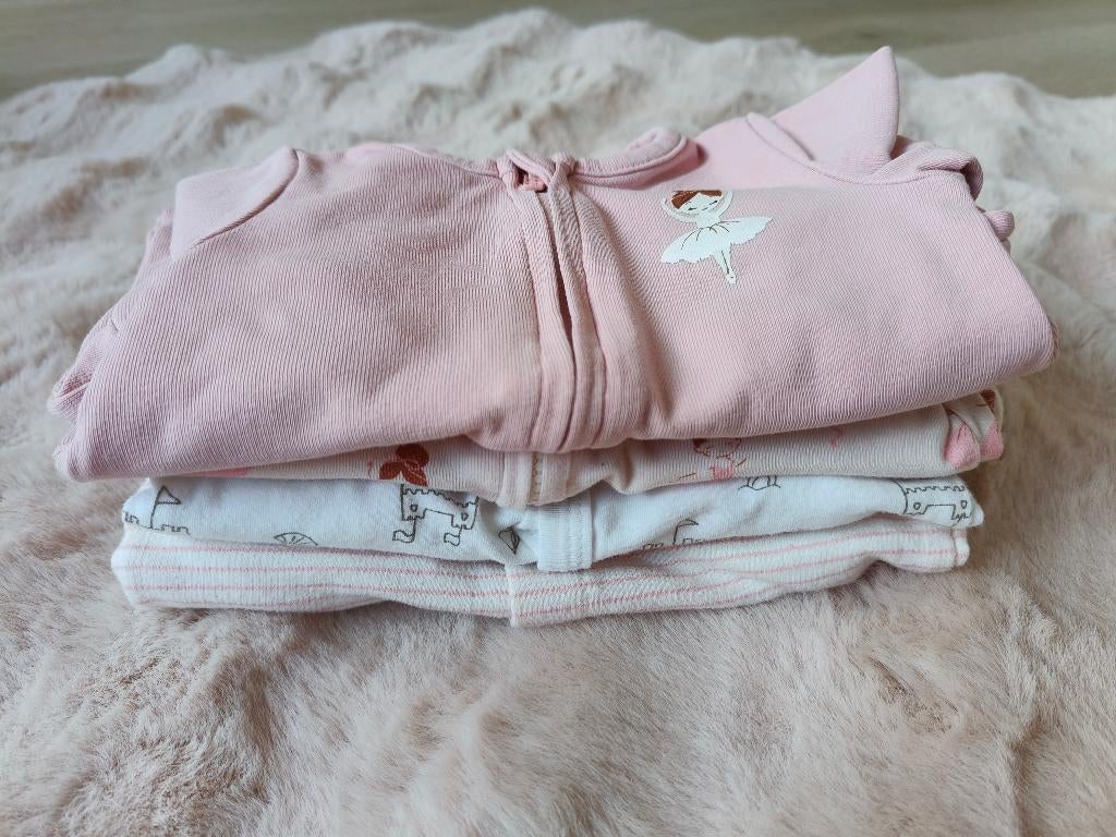 4 Pyjama s maat 50, Kinderen en Baby's, Babykleding | Maat 56, Ophalen, Zo goed als nieuw, Meisje, Nacht- of Onderkleding