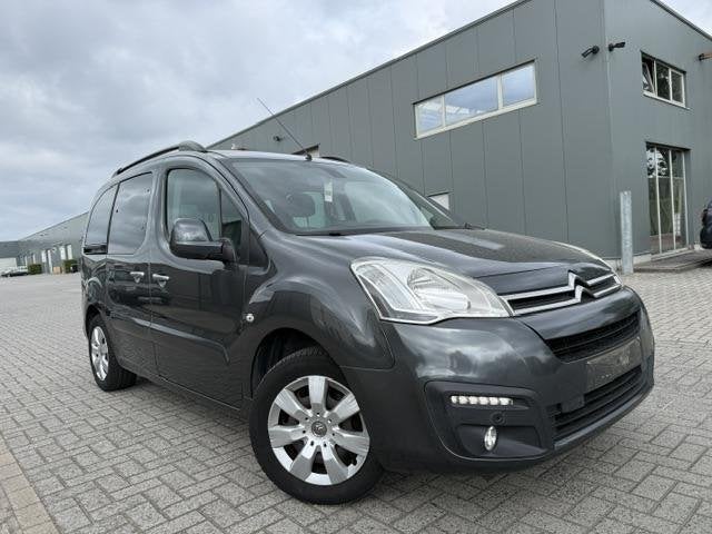 Citroen Berlingo 1.2 Benzine | Trekhaak | 5 zit | 1 JAAR GAR, Auto's, Voorwielaandrijving, Monovolume, Gebruikt, 1295 kg