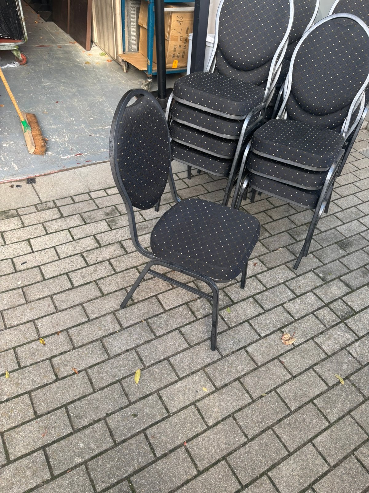 Stapelbare stoelen, Kantine of Aula, Ophalen, Stoel
