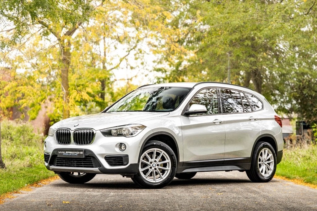 BMW X1 sDrive18iA * Trekhaak * Leder * Navi * PDC *, Auto's, Dealer onderhouden, Lichtsensor, Leder, Bedrijf