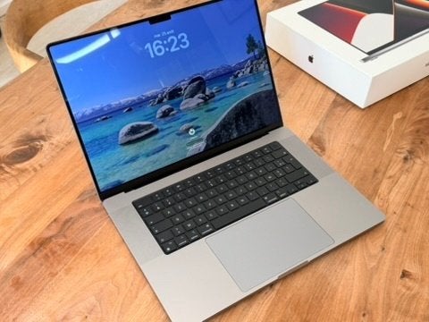 Vends MacBook Pro 16 pouces 2021 M1 Max, Informatique & Logiciels, 64 GB ou plus, 16 pouces, Comme neuf, 1 TB ou plus
