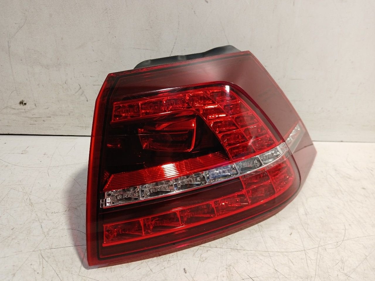 Achterlicht carrosserie rechts Volkswagen Golf, Onderdelen@venauto.nl, Van der Ven Autorecycling B.V., Gebruikt, Ettenseweg 76, 4706 PB Roosendaal, The Netherlands