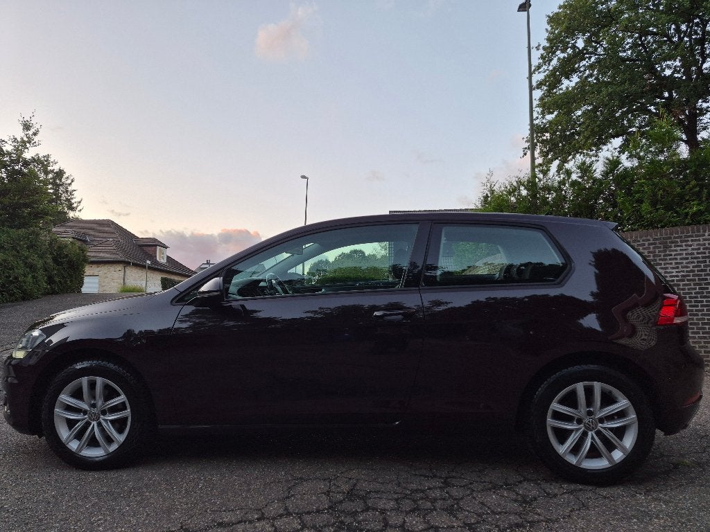 VW GOLF 7,5 - VEEL OPTIES+GARANTIE+GEKEURD, Auto's, Voorwielaandrijving, Dealer onderhouden, Stof, Zwart