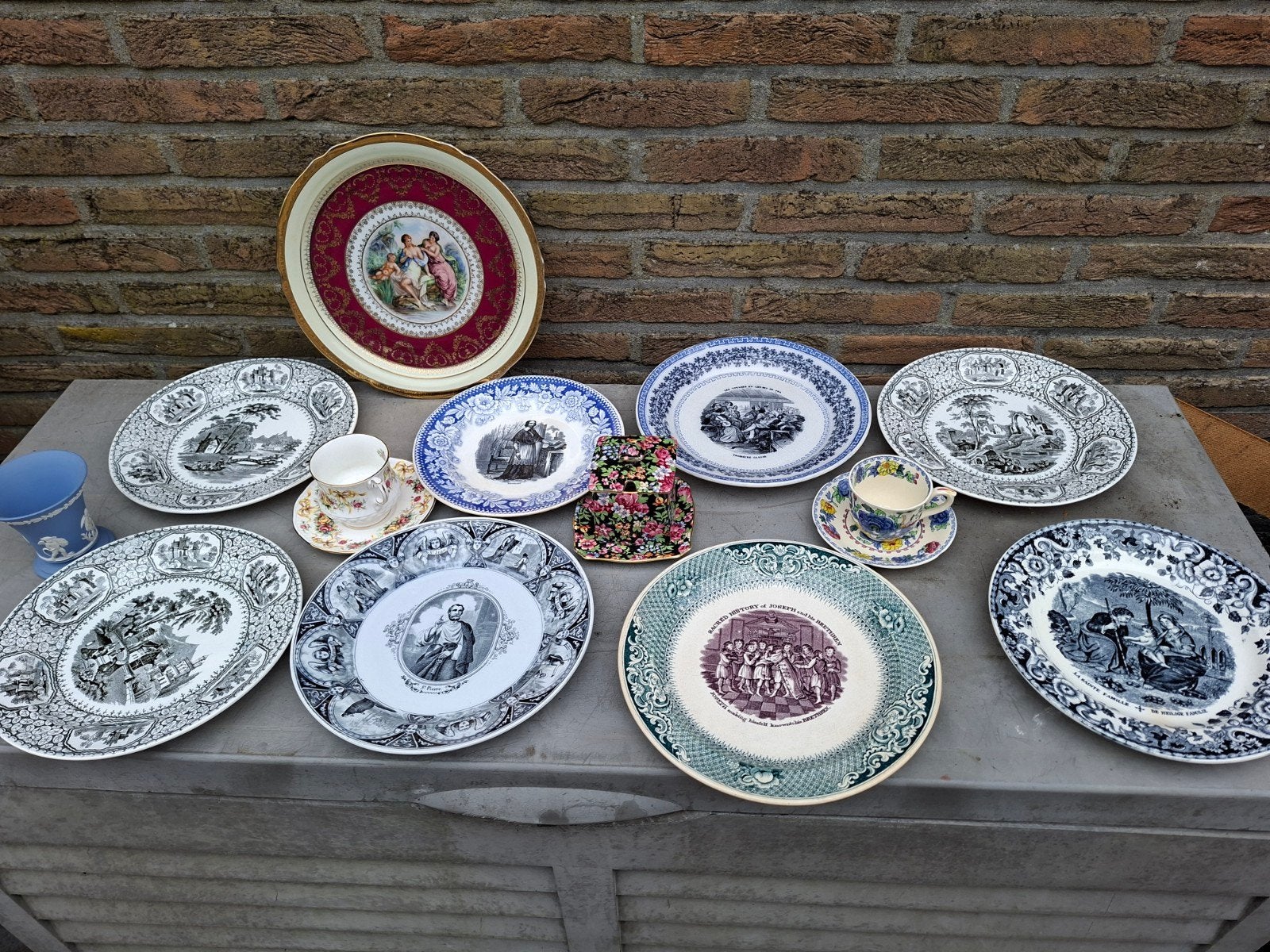 Lot porselein (9 borden, 2 tasjes, vaasje en potje), Antiek en Kunst, Ophalen