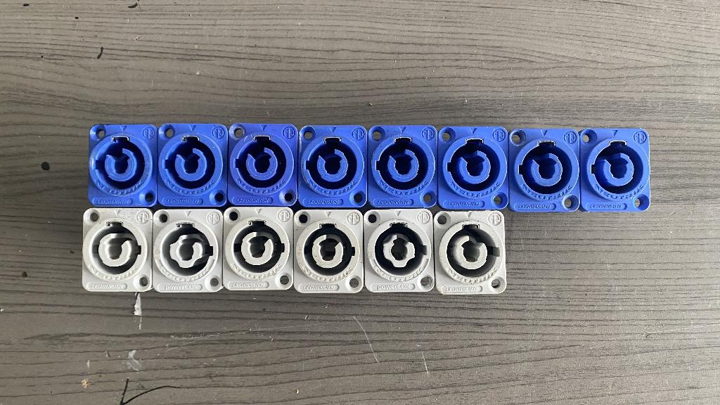 Neutrik powercon chassis, Muziek en Instrumenten, Ophalen, Gebruikt