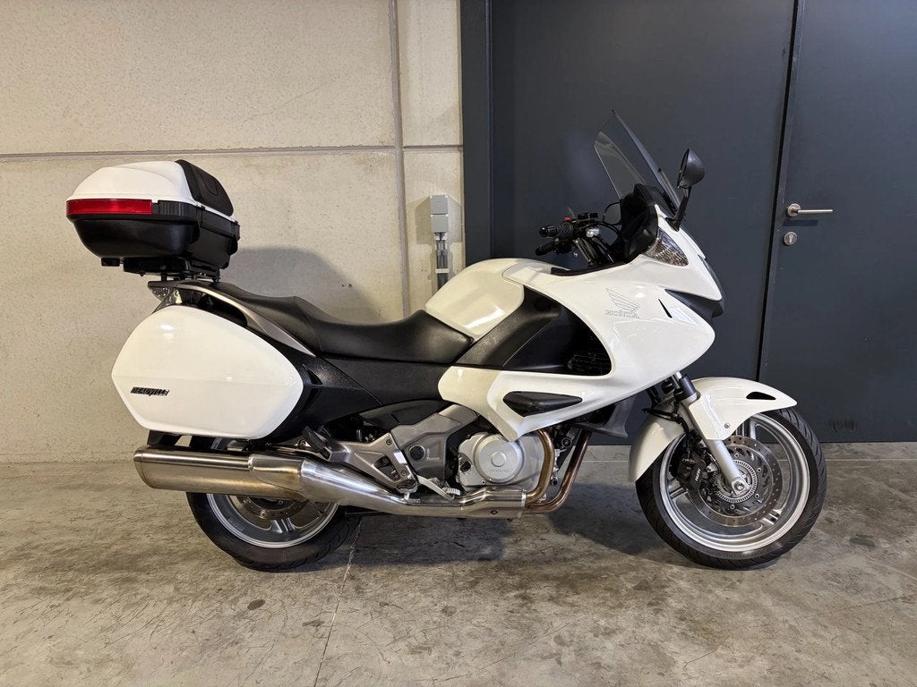 Honda Deauville 700 met topcase (btw moto) (bj 2015), Motoren, 700 cc, Bedrijf, Meer dan 35 kW, Toermotor