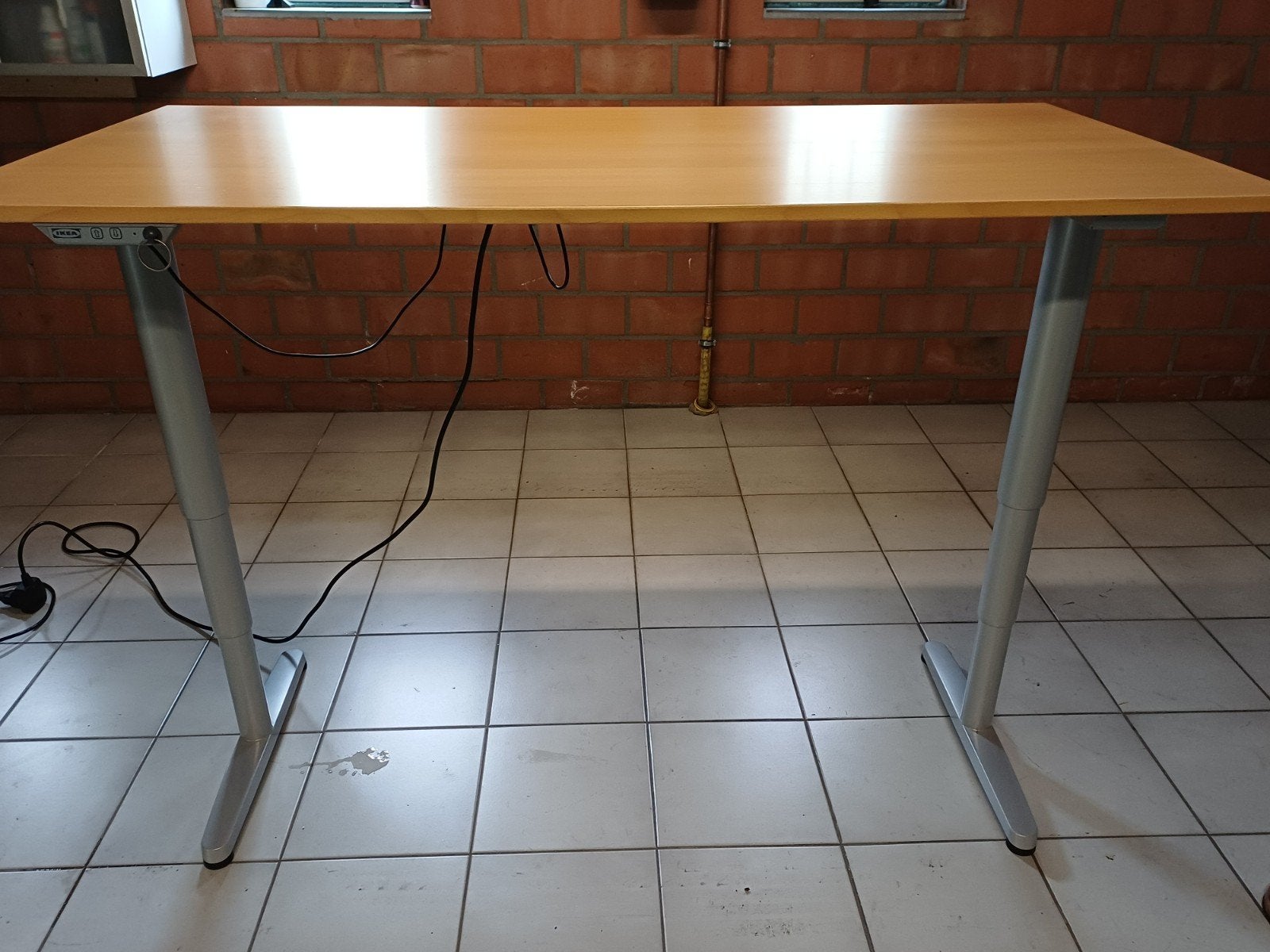 Elektrisch hoogte verstelbare bureau., Huis en Inrichting, Ophalen, 160 cm, Zo goed als nieuw, Elektrisch