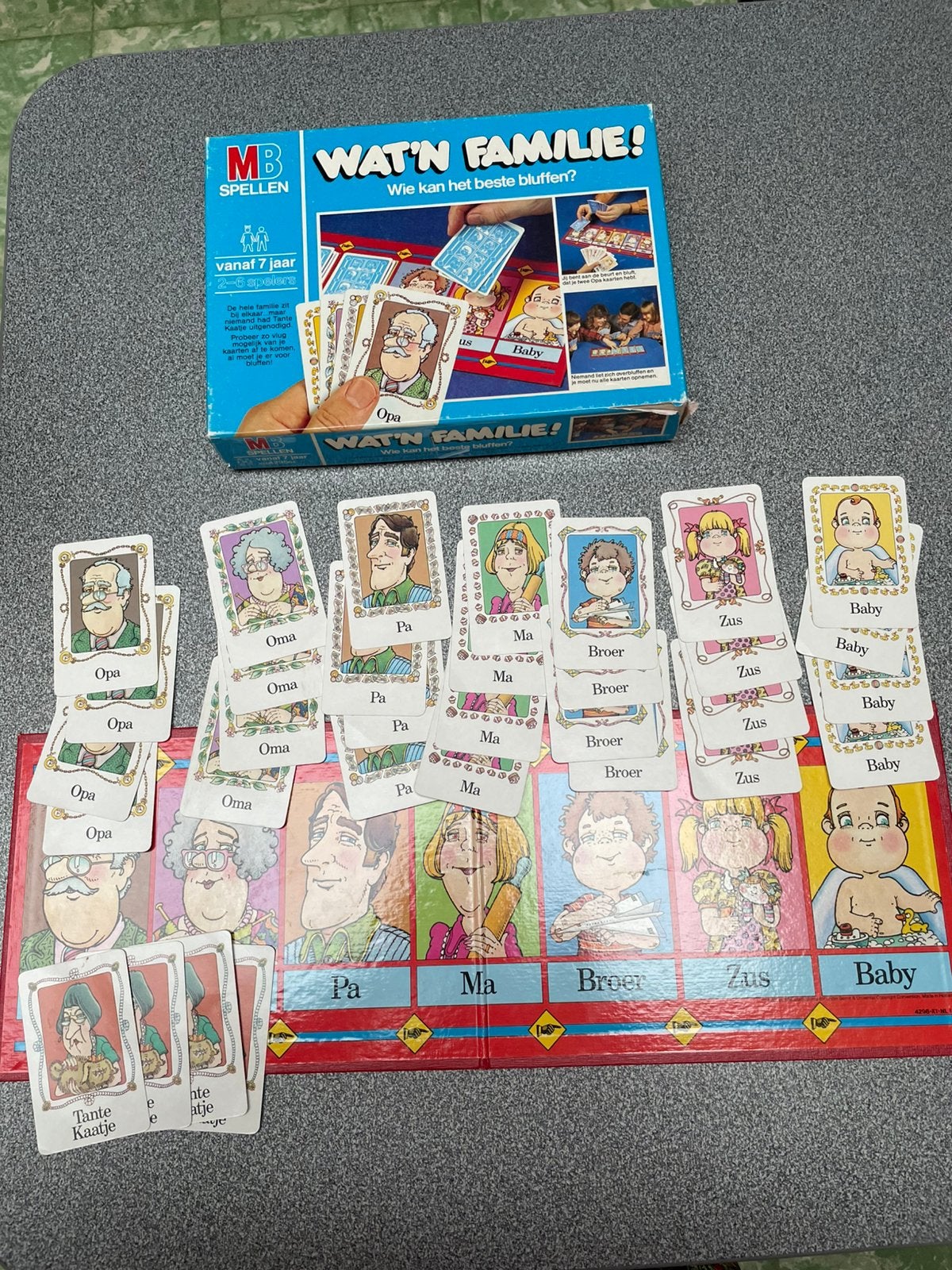 Wat een familie, Hobby en Vrije tijd, Gezelschapsspellen | Kaartspellen, Ophalen, Zo goed als nieuw