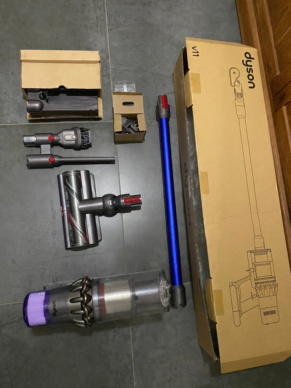 Dyson v11, Enlèvement ou Envoi, Comme neuf, Dyson