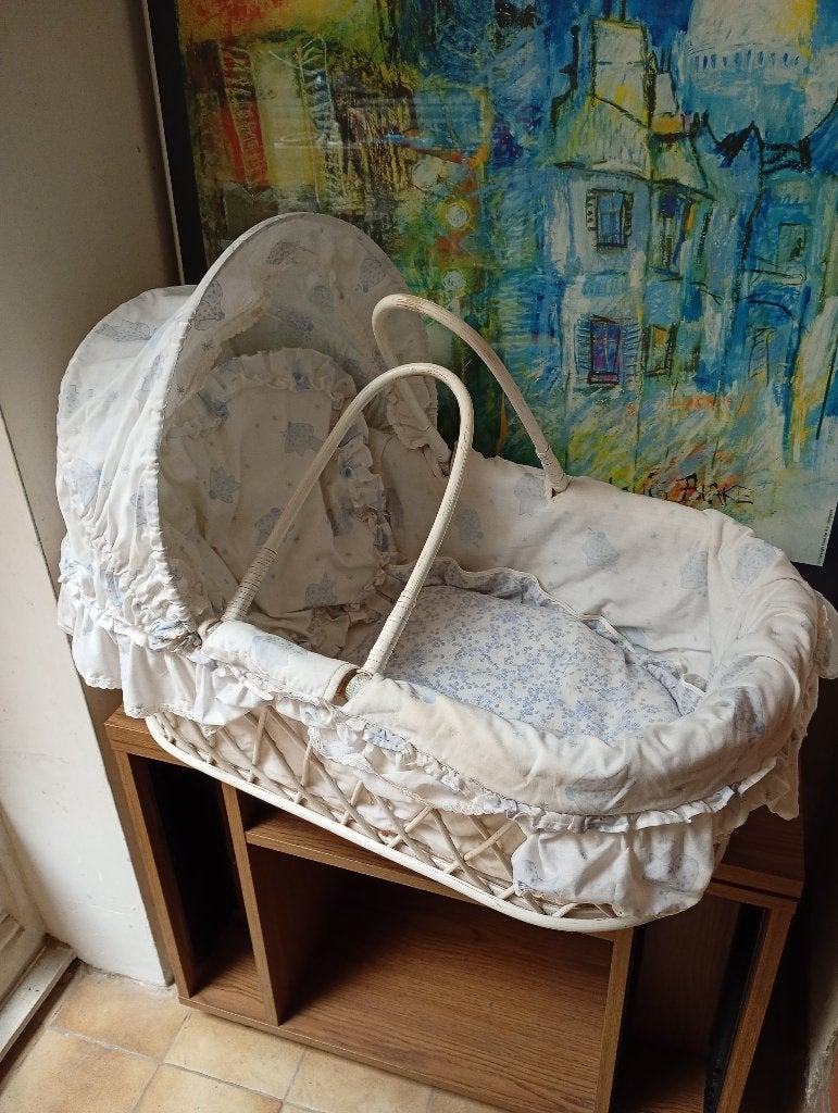 Vintage baby draagmand riet met kap en matrasje, Ophalen