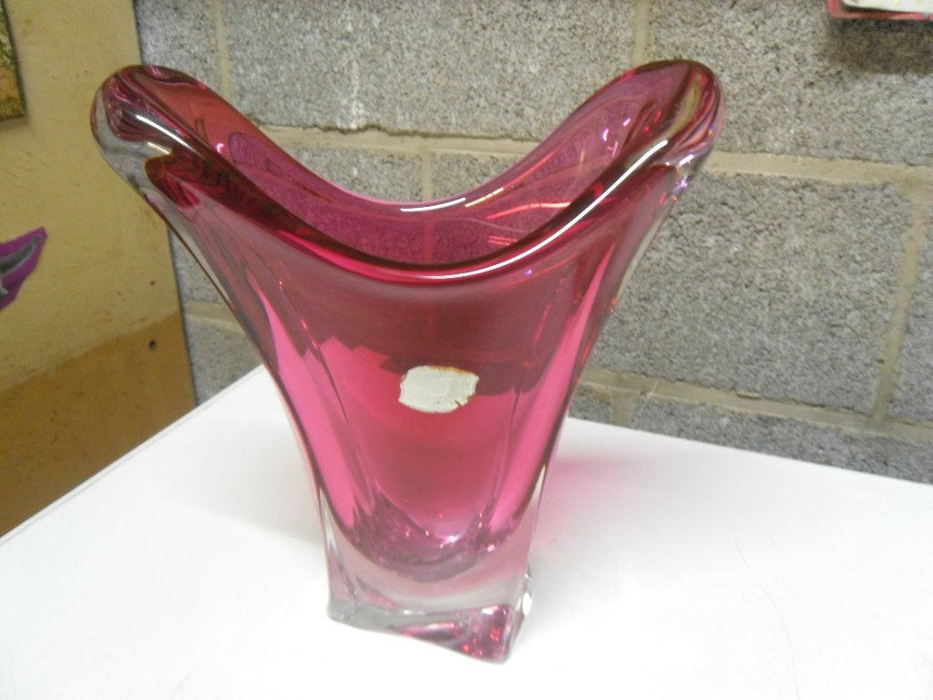 vase en cristal rose produit par Val Saint Lambert,, Enlèvement ou Envoi