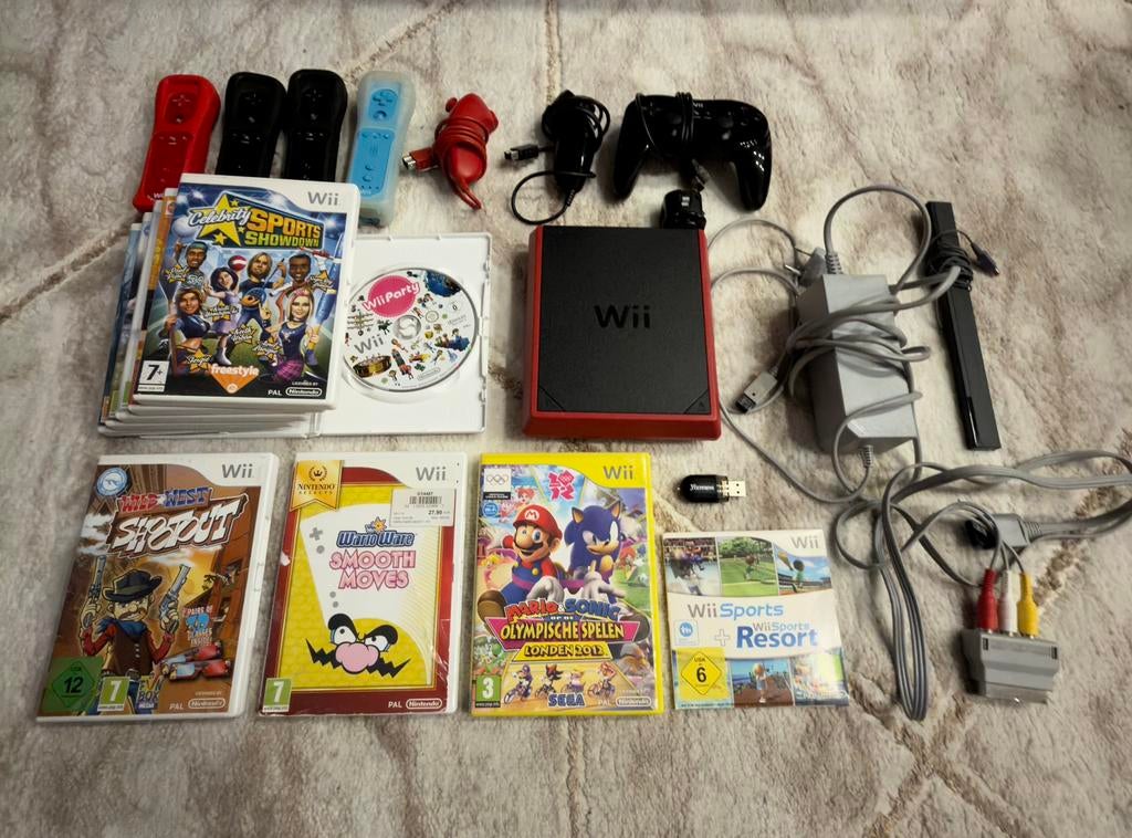 Wii Mini (homebrewed) met 4 controllers, leuke games, etc., Ophalen, Zo goed als nieuw, Met 3 controllers of meer, Met games