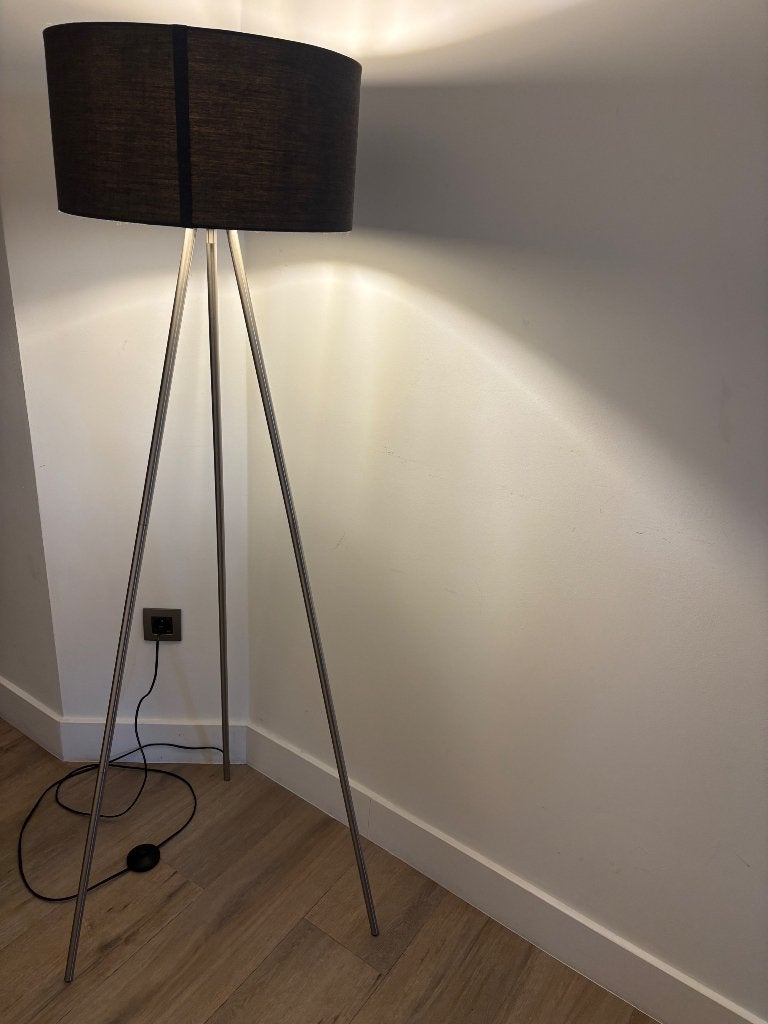 Zwarte staande lamp met drie voeten., Ophalen, Zo goed als nieuw, Kunststof, 150 tot 200 cm