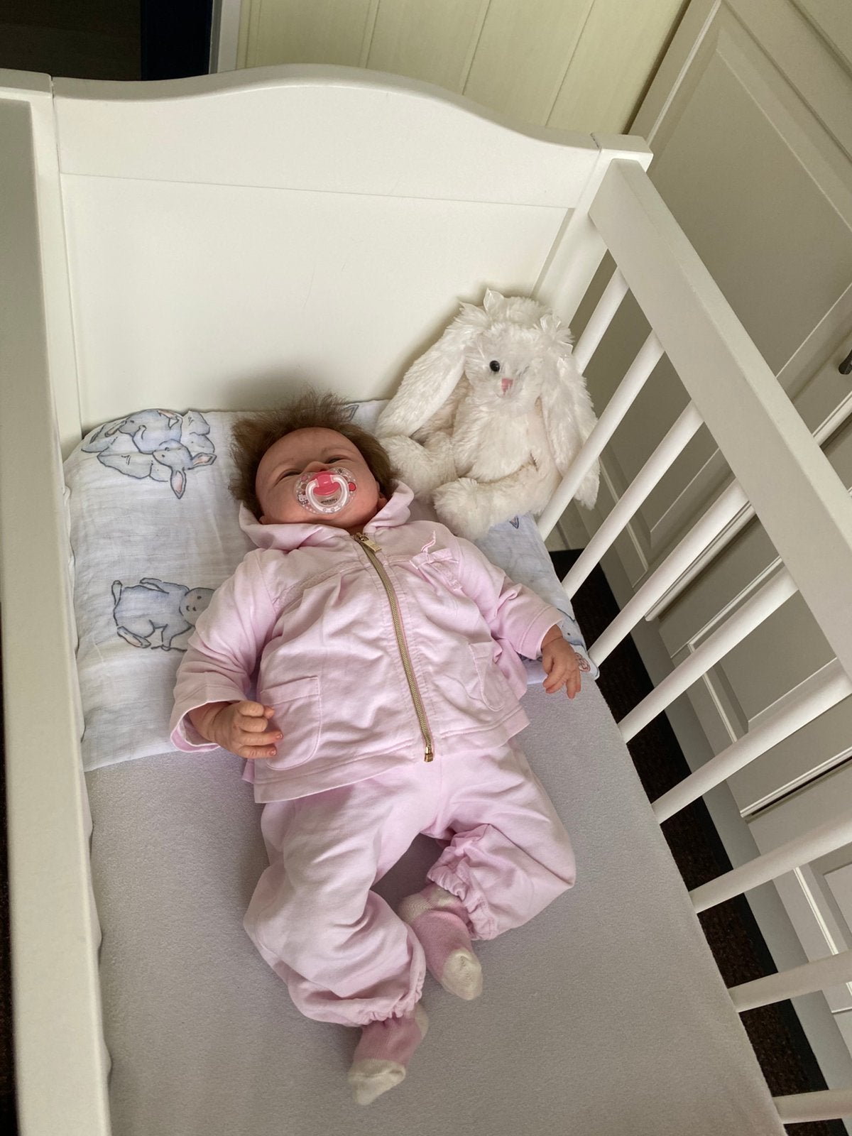 Babybedje, Enlèvement, Neuf