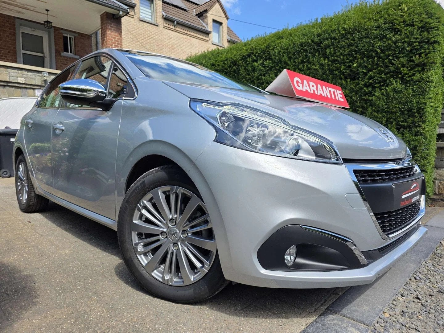 Peugeot 208 1.2i/ALLURE/EURO6/AUTOMATIQUE/GARANTIE, https://public.car-pass.be/vhr/d70256cb-c889-4087-adcc-641ed874be02, Argent ou Gris