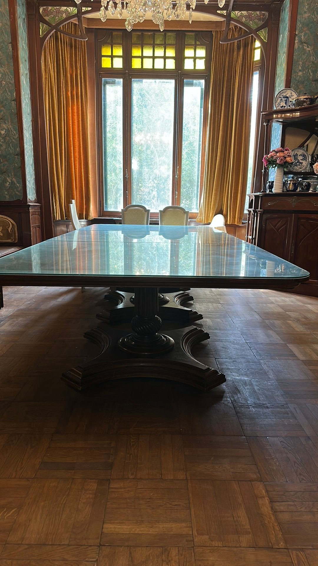 Table d’exeption  replique parfaite du palais de buckingham, Enlèvement