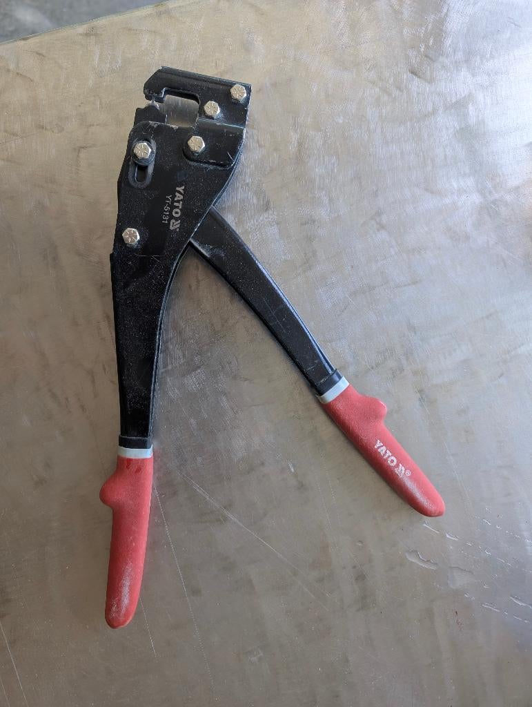 Metalstud verbindingstang, Enlèvement, Utilisé