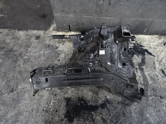 PARE BOUE AVANT DROIT Audi Q3 (F3B) (01-2018/-), Utilisé, Droite, Audi, Garde-boue