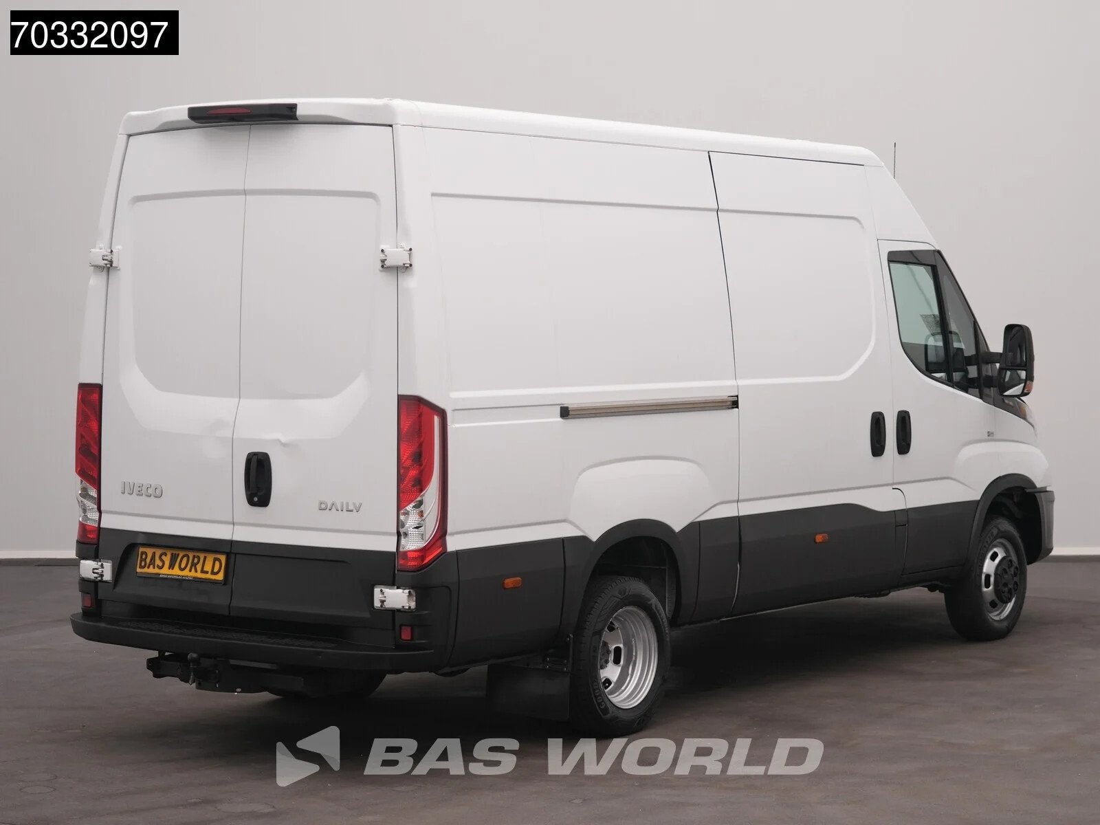 Iveco Daily 35C18 3.0L L2H2 Very nice car! Airco Cruise Trek, Achat, Euro 6, Entreprise, Boîte manuelle