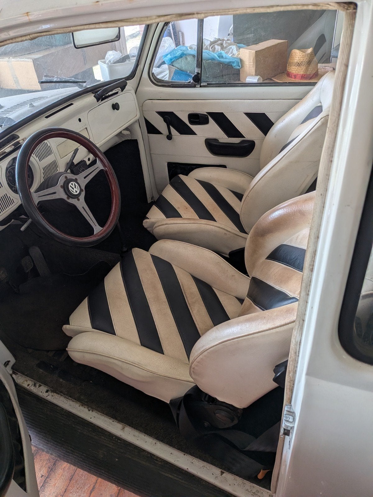 VW Cox sportstoelen en lederen interieurs, Ophalen