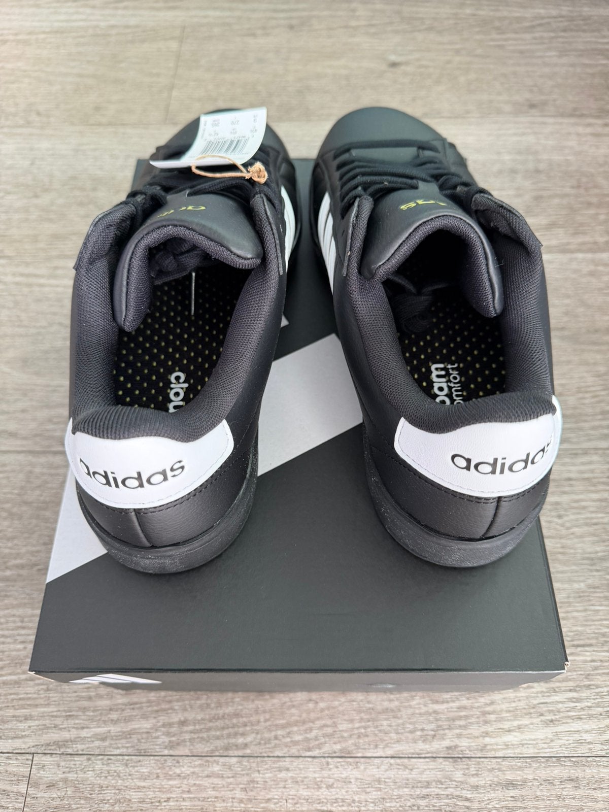 Superbe snickers Adidas original cuir noire 42 ou US 9 Neuve, Enlèvement, Comme neuf