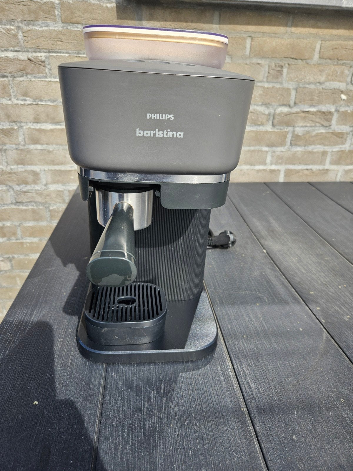 Philips Baristina Espressomachine

Nette Philips Baristina E, Elektronische apparatuur, Koffiezetapparaten, Ophalen