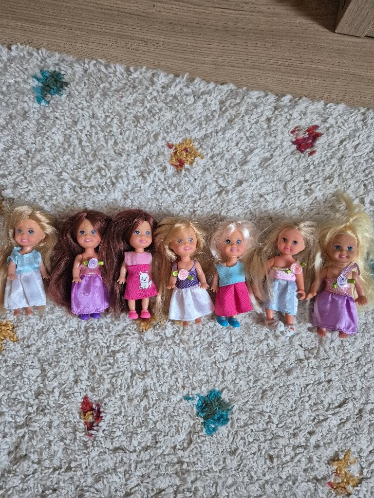 Set van 7 kleine barbietjes als nieuw, Ophalen, Zo goed als nieuw, Barbie
