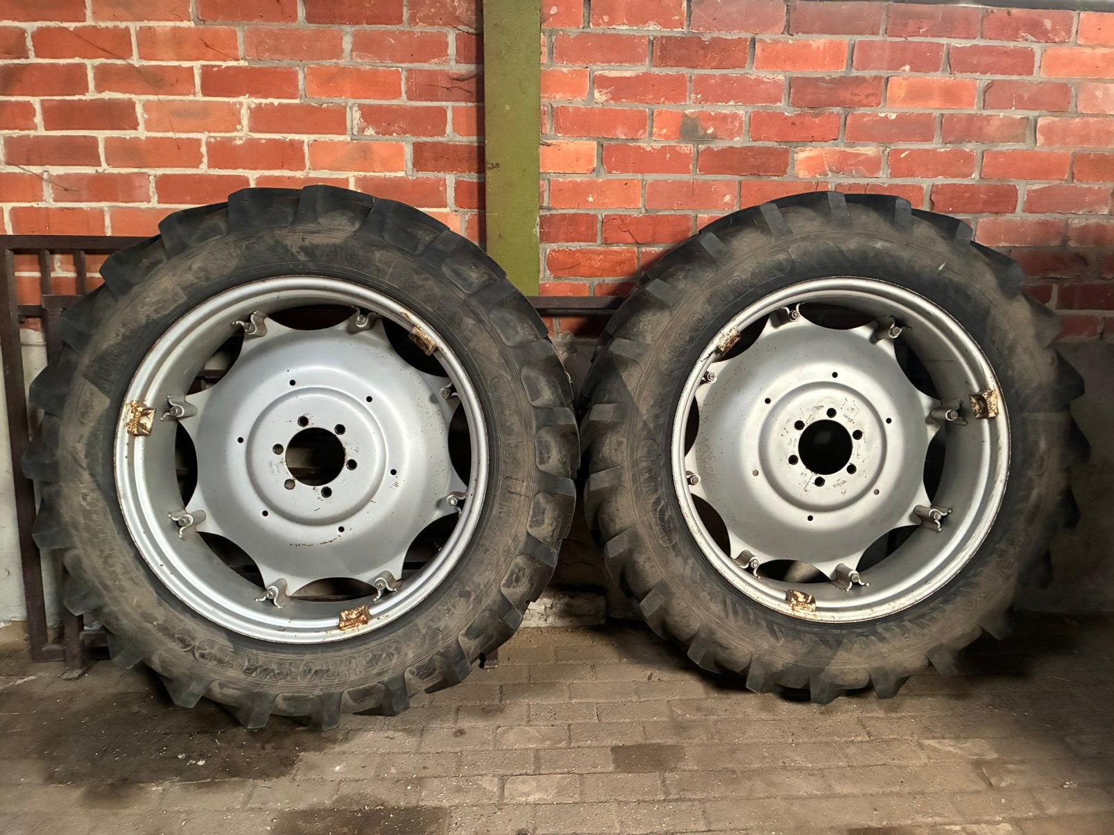 36” Deutz velgen met banden ., Zakelijke goederen, Ophalen