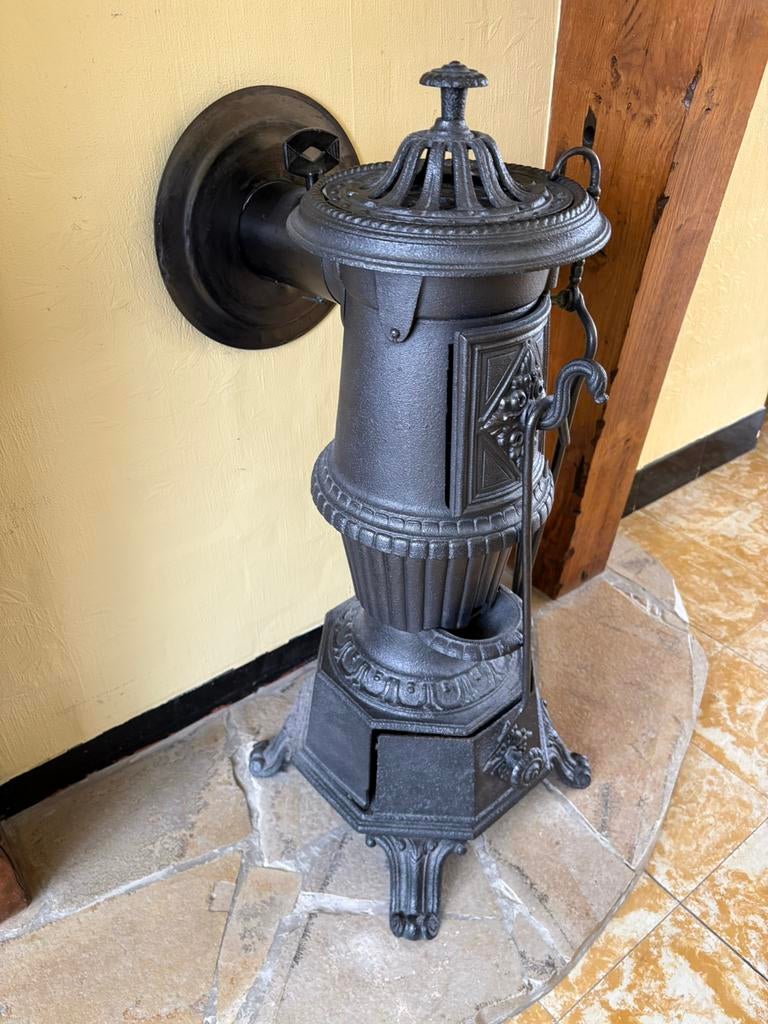 Ancien poêle de décoration, Autres carburants, Poêle à charbon, Enlèvement, Utilisé