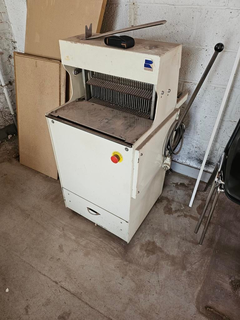 Coupe pain, Enlèvement