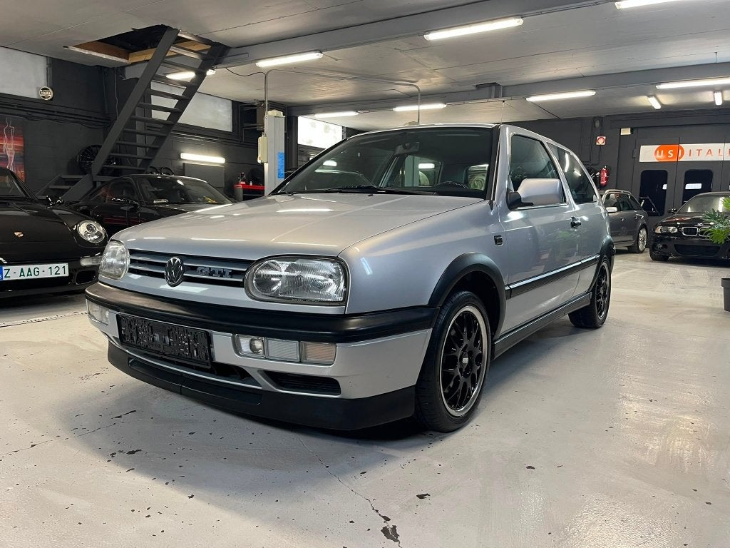 VW GOLF 3 GTI * TRES BEL ETAT * CARNET D'ENTRETIEN COMPLET*, Autos, Argent ou Gris, Entreprise, Golf, Tissu