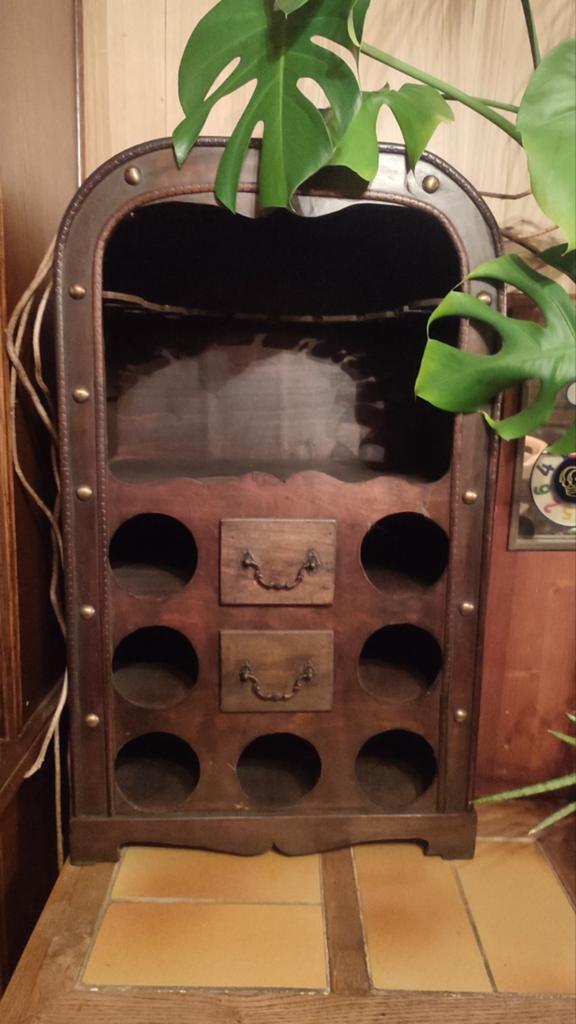 Vintage Wooden Wine Rack & Mini-Bar Cabinet – Colonial Style, Ophalen