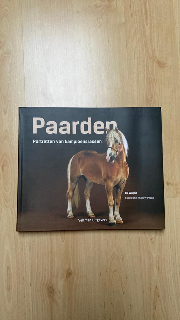Paardenras boek, Boeken, Dieren en Huisdieren, Ophalen, Zo goed als nieuw