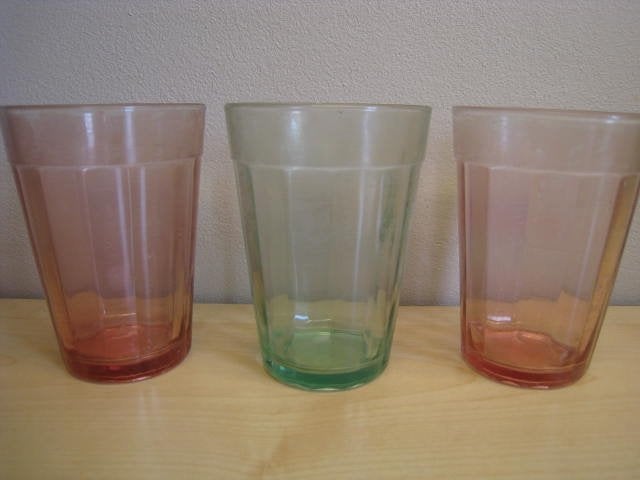 3 gekleurde glazen, hoogte 9 x diameter boven 6,5cm, Ophalen