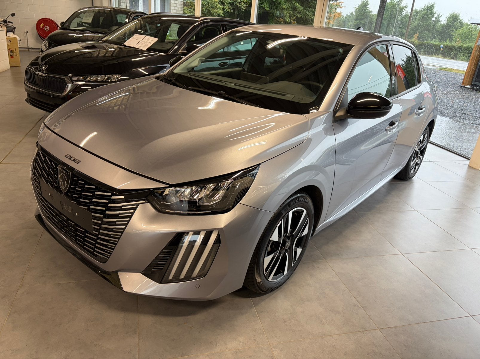 Peugeot 208 Allure 1.2 Turbo 100pk, Voorwielaandrijving, 116 g/km, Stof, 1199 cc