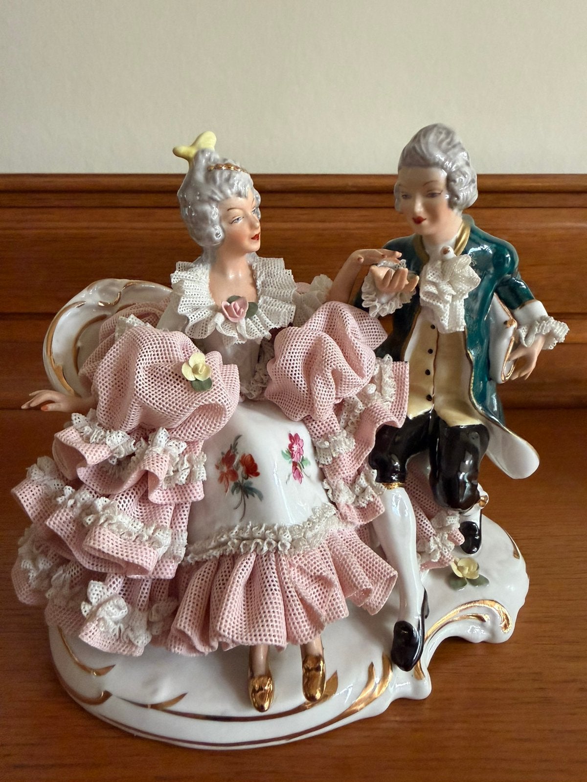 Vintage Dresden Capodimonte porseleinen – romantisch koppel, Antiek en Kunst, Ophalen