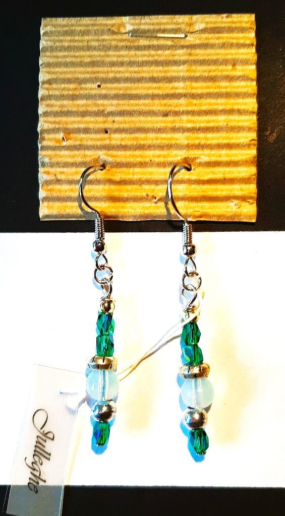 Te koop: Nieuw! Unieke fris groen/witte oorbelletjes, Handtassen en Accessoires, Oorbellen, Ophalen, Overige materialen, Hangers