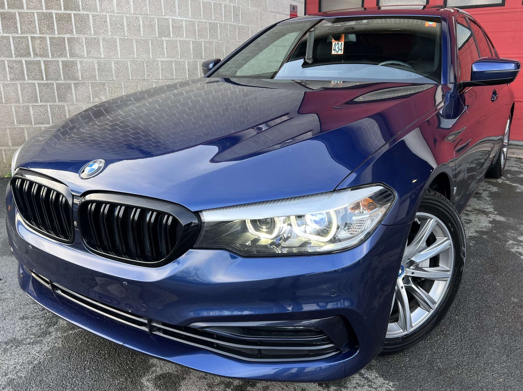BMW 5 Serie 530 eA PHEV Perform.Business Edit. + FULL OPTION, Autos, BMW, Cuir, Entreprise, 2420 kg, Noir