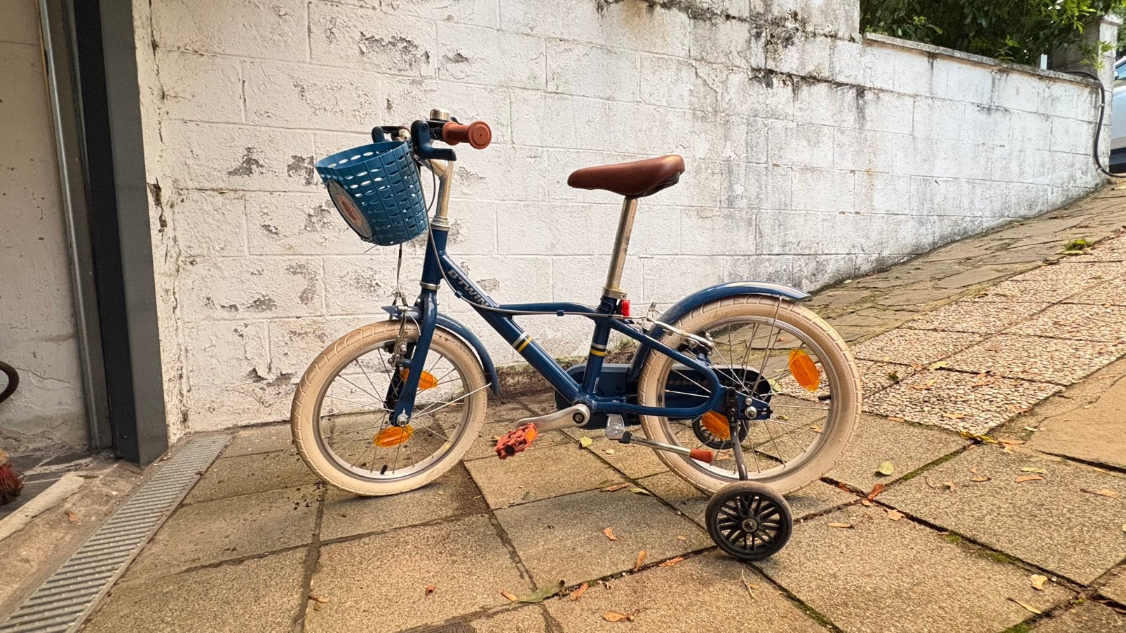 Vélo enfant 16 pouce Decathlon B-Twin City 900 bleu, Frein sur jante, Stabilisateurs, Enlèvement, Comme neuf