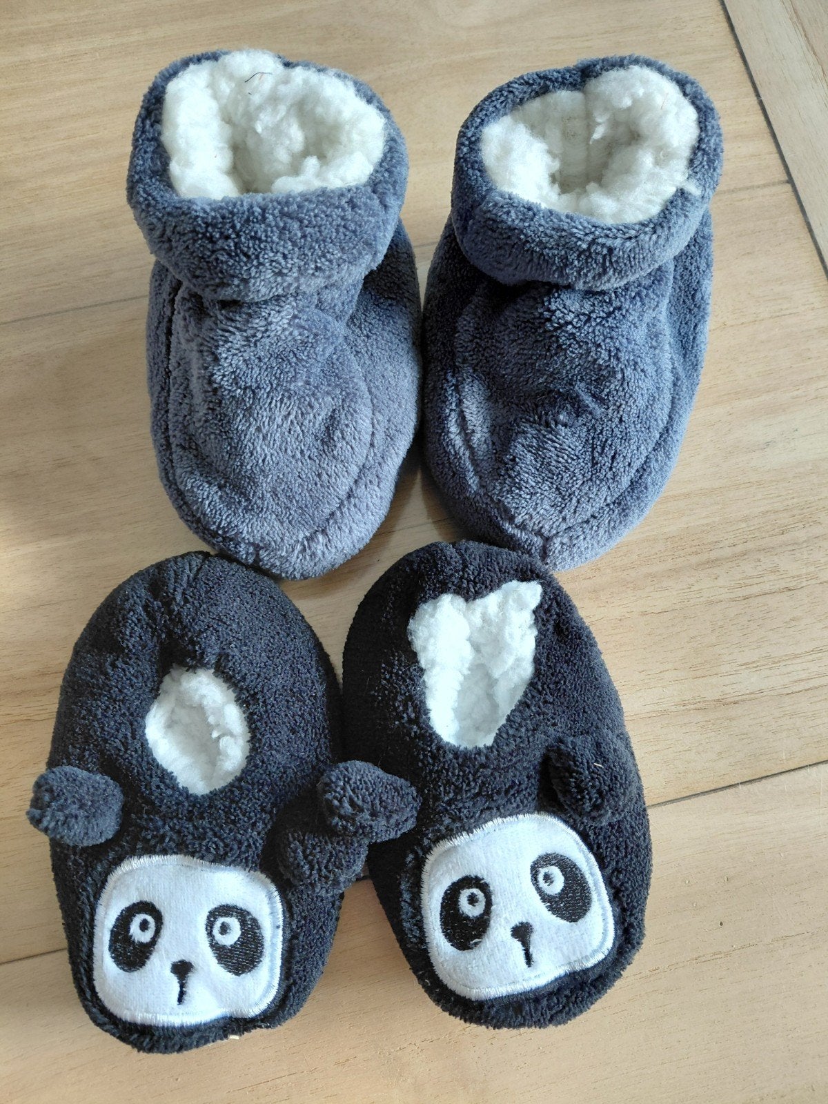 2 babypantoffels winter, Enfants & Bébés, Vêtements de bébé | Chaussures & Chaussettes, Enlèvement, Neuf, Garçon ou Fille, Pantoufles