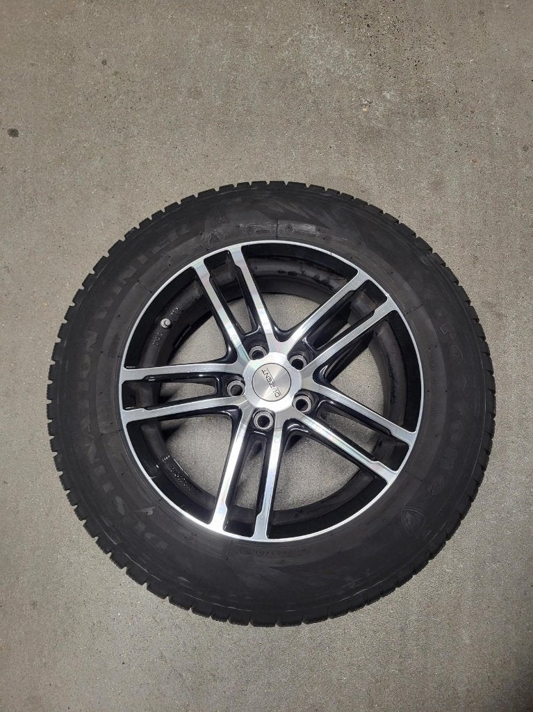 Pneu d'hiver sur jante Dezent 225/65/R17 102T, Autos : Pièces & Accessoires, Pneus et Jantes, Pneus hiver, 17 pouces, Enlèvement