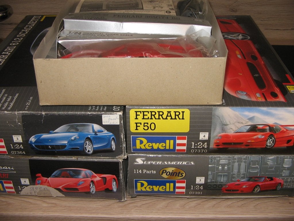 pakket ferrari bouwdozen op 1/25, Hobby en Vrije tijd, Modelbouw | Auto's en Voertuigen, Ophalen, Nieuw, Auto, Revell
