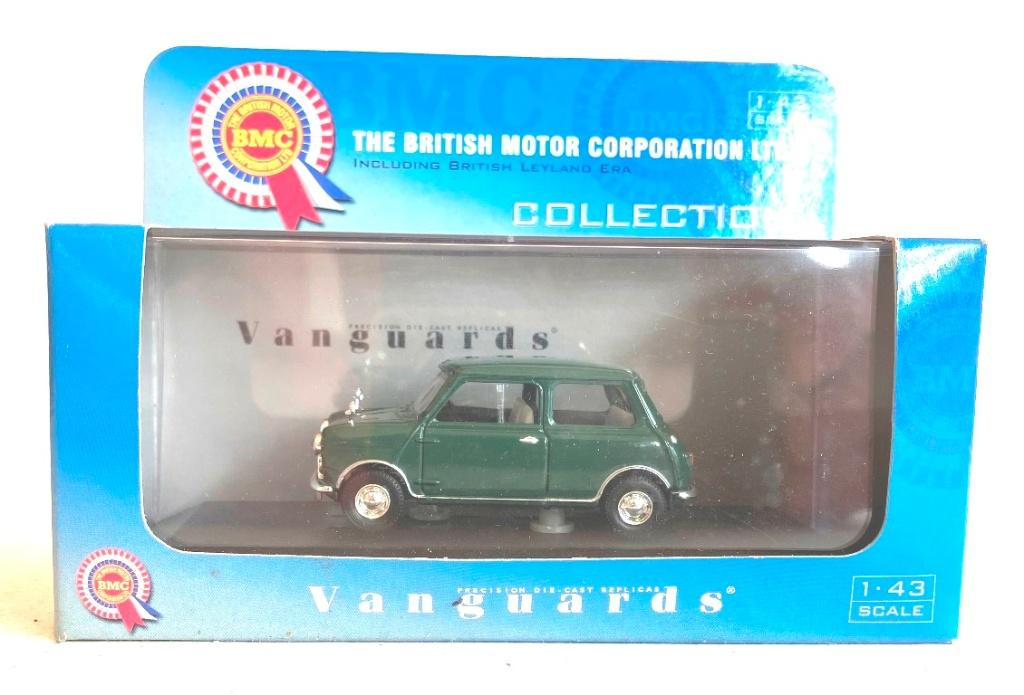 Austin Mini Spruce green Vanguards VA01300., Hobby & Loisirs créatifs, Voitures miniatures | 1:43, Enlèvement ou Envoi, Comme neuf